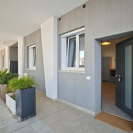 Isabelle House Apartment *